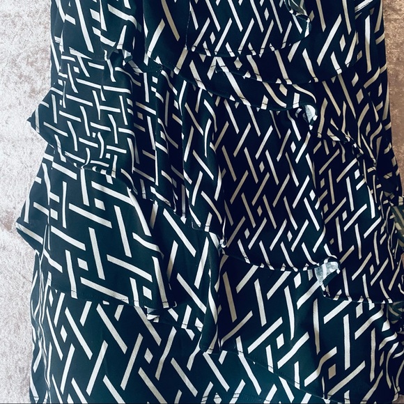 WHBM B & W Sleeveless Layered Ruffle Top - Picture 2 of 4